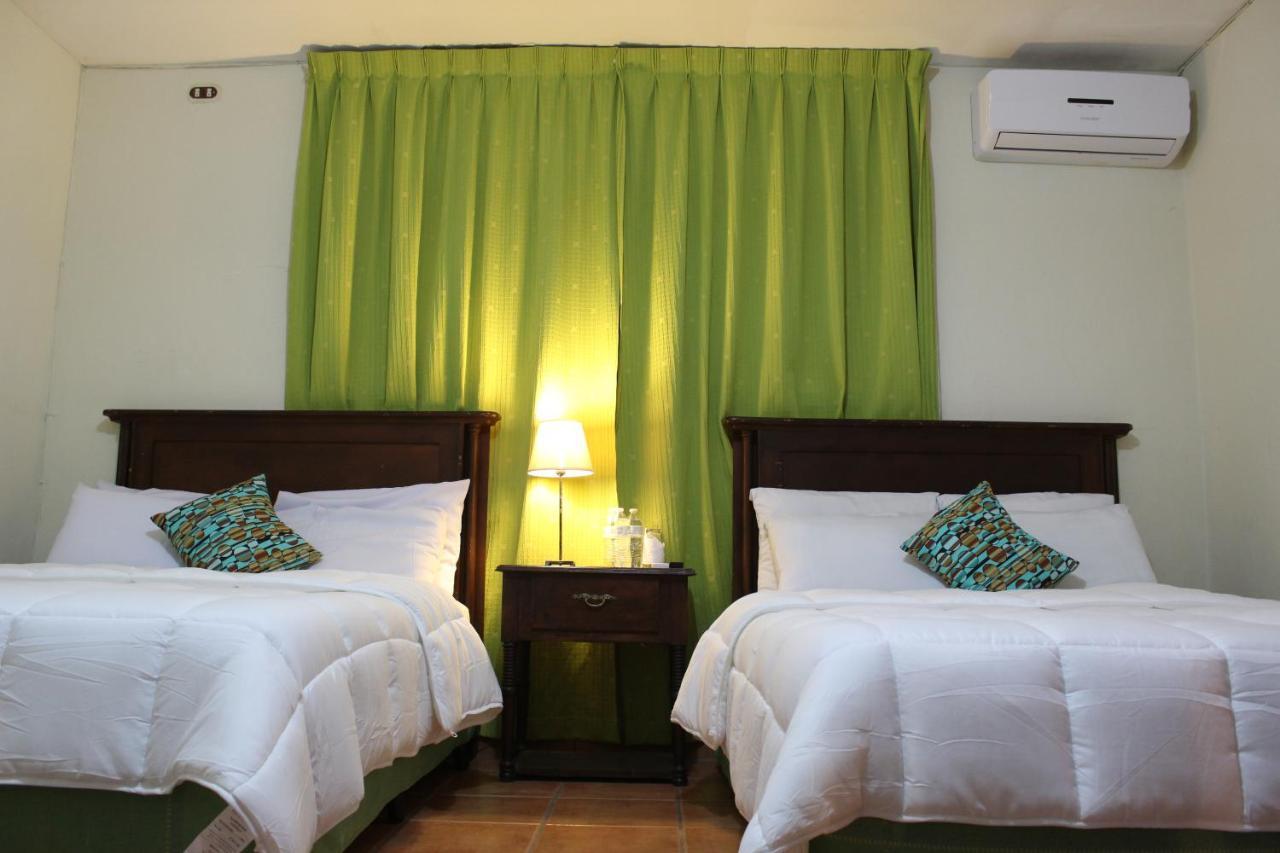 Hotel Villa Antigua San Salvador Esterno foto