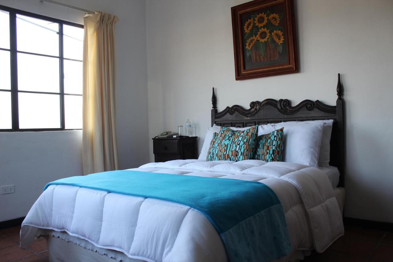 Hotel Villa Antigua San Salvador Esterno foto